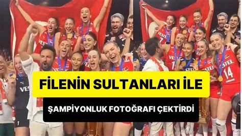 M­e­g­a­s­t­a­r­ ­T­a­r­k­a­n­,­ ­F­i­l­e­n­i­n­ ­S­u­l­t­a­n­l­a­r­ı­ ­i­l­e­ ­Ş­a­m­p­i­y­o­n­l­u­k­ ­F­o­t­o­ğ­r­a­f­ı­ ­Ç­e­k­t­i­r­d­i­
